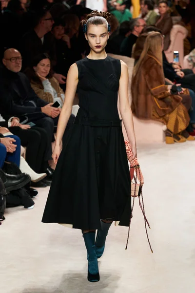 Look 30